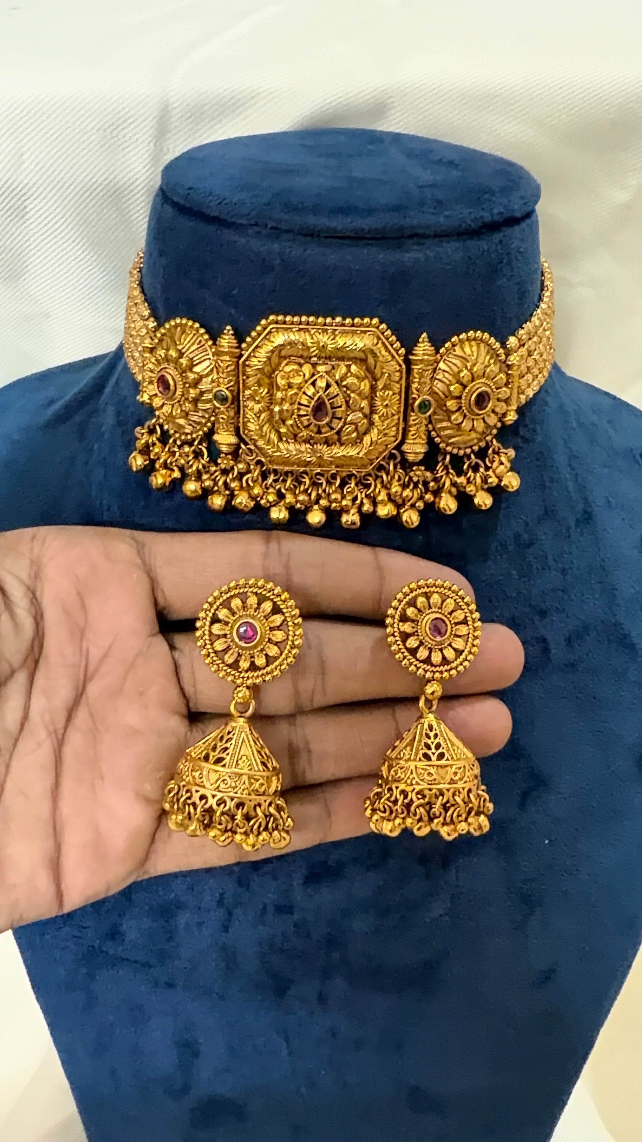 Gold Choker- square