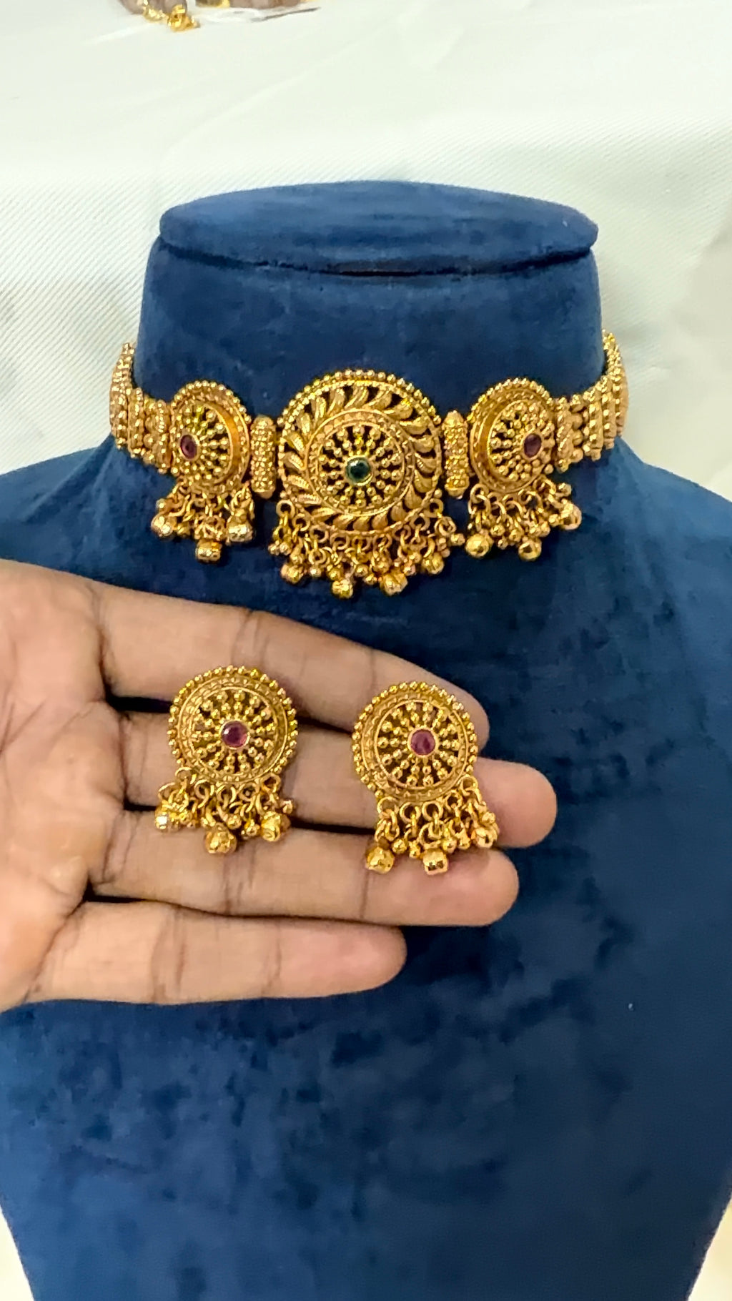 Gold Choker - 3 circle