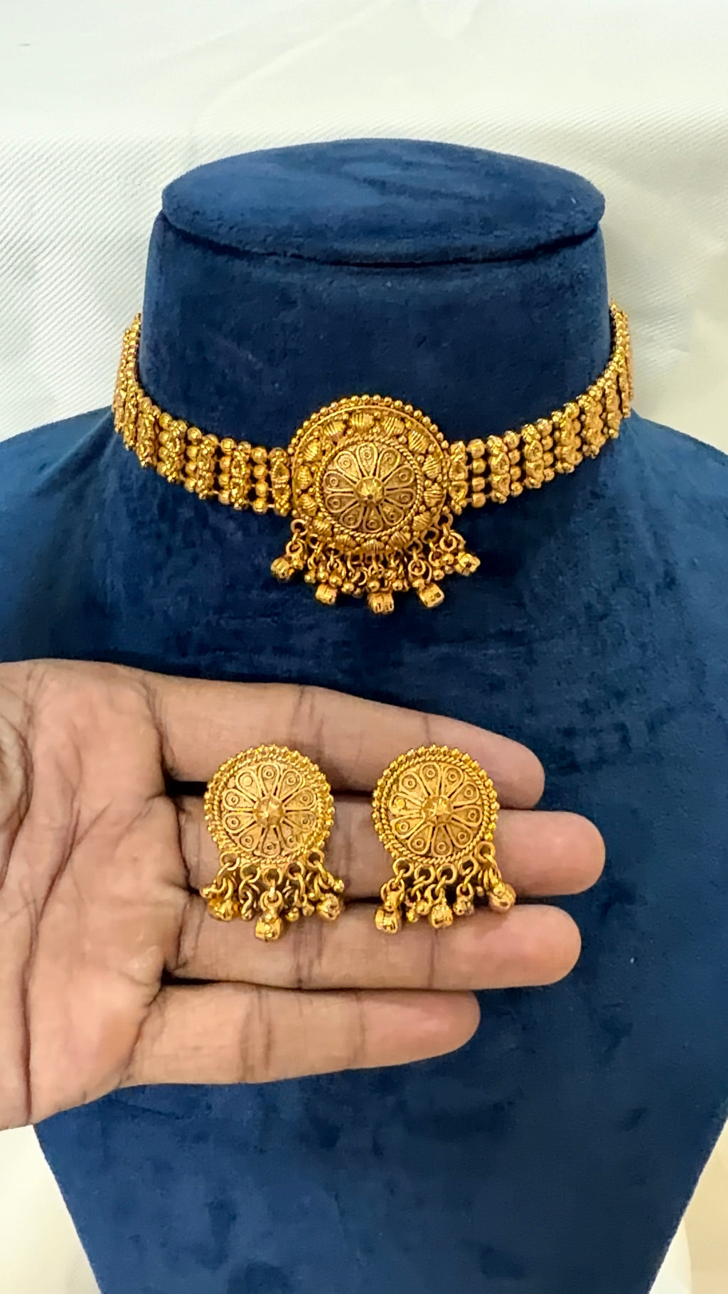 Gold Choker- Real look