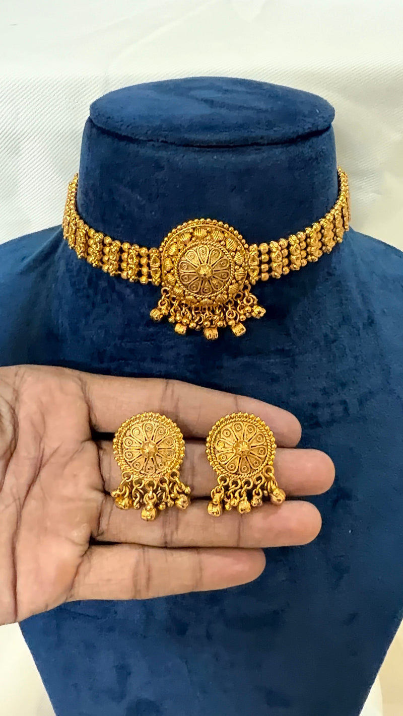 Gold Choker- Real look