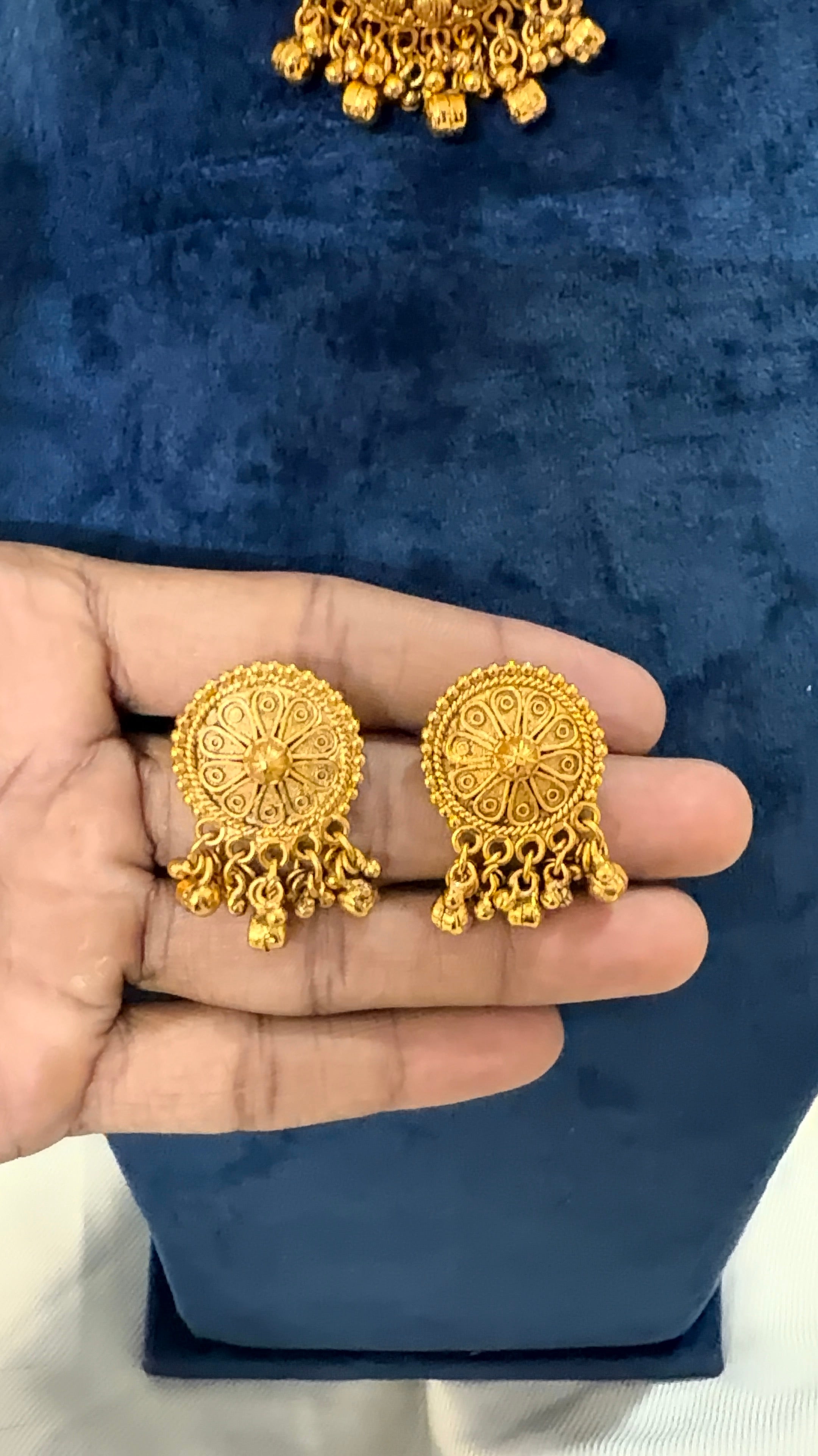 Gold Choker- Real look