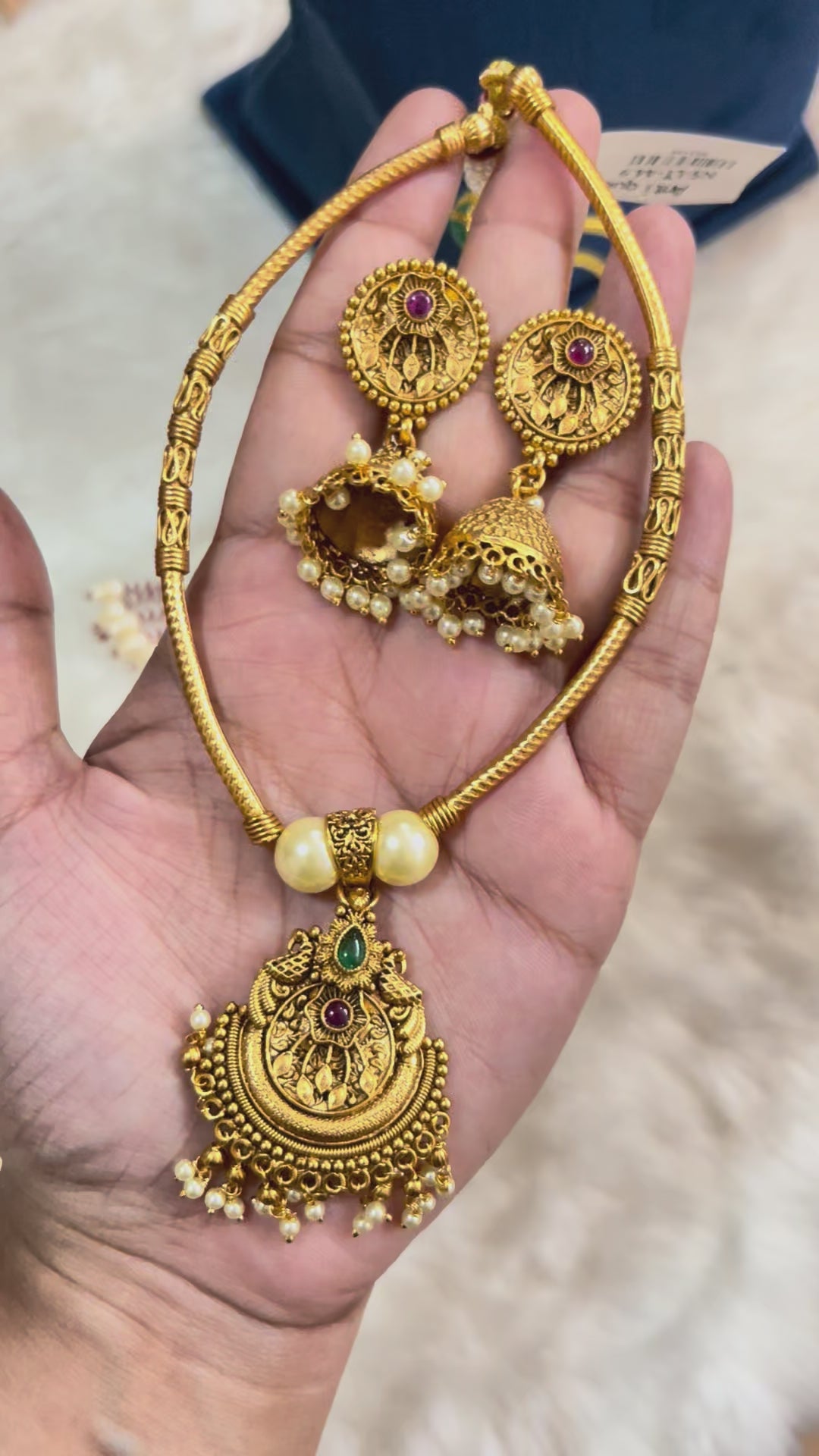 Gold-Hasli necklace